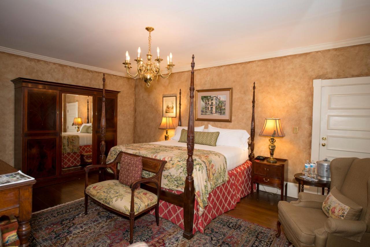 Ballastone Inn Savannah Exterior photo
