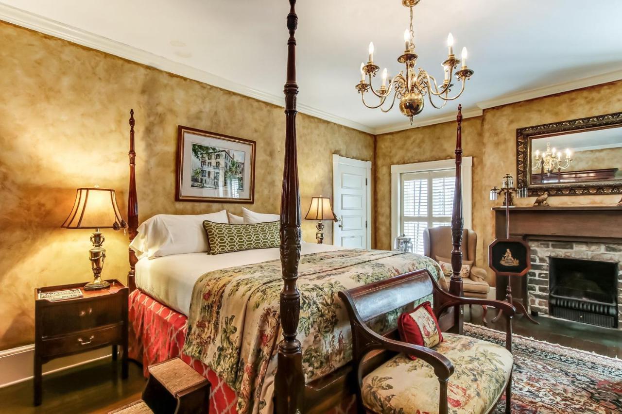 Ballastone Inn Savannah Exterior photo